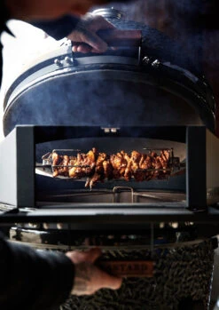 The Bastard Rotisserie & Pizza Set Medium Inkl. Drehspieß Und Pizzastein 10 The Bastard Rotisserie & Pizza Set Medium Inkl. Drehspieß Und Pizzastein -Angebote Grillgarten Store The Bastard Pizzaofen Klappe BB818