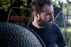 The Bastard Keramikgrill Urban Large - Complete - Schwarz Matt - Modell 2023 25 The Bastard Keramikgrill Urban Large - Complete - Schwarz Matt - Modell 2023 -Angebote Grillgarten Store The Bastard Urban Large Keramikgrill matter Look