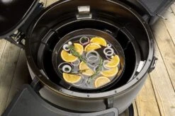 Broil King Aromatisierungs Set Für KEG 5 Broil King Aromatisierungs Set Für KEG -Angebote Grillgarten Store broil king keg aroma set anwendung02