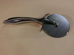 Napoleon PRO Pizzastein 38 Cm Mit Schneideroller -Angebote Grillgarten Store napoleon pro pizzaschneider