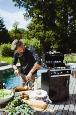 Outdoorchef Dualchef 325 G Gasgrill Mit Seitenkocher -Angebote Grillgarten Store outdoorchef dualchef 325 g garten 18 700 02 1