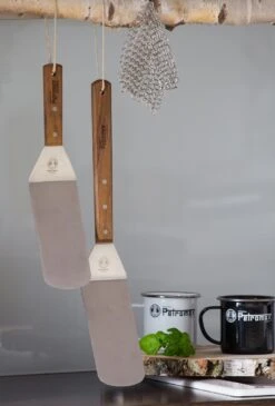 Petromax Flexibler Pfannen- Und Grillwender (Kurzgriff) -Angebote Grillgarten Store petromax grillwender haengend flex1